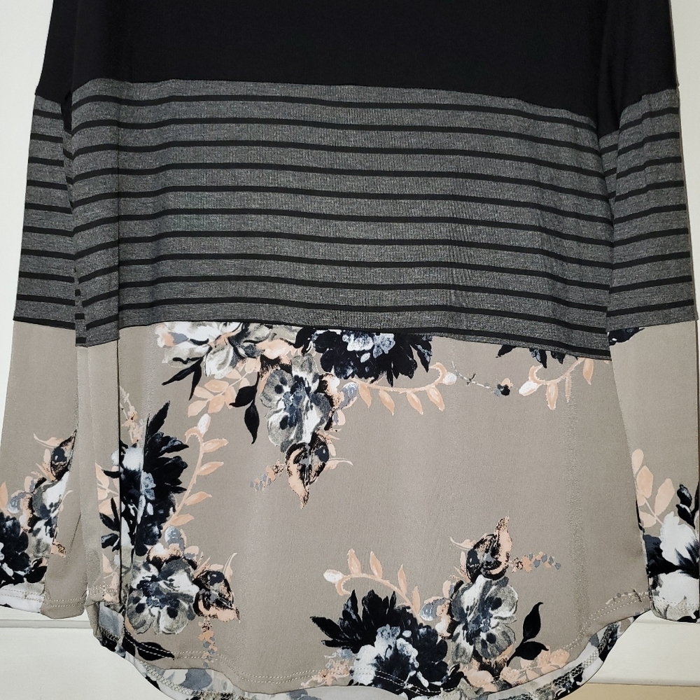 Egs by eloges Women's Crew Neck Contemporary Tunic - Picture 5 of 10